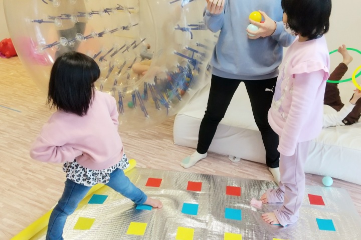 足だけツイスターゲーム