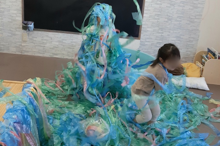 きのね　スズランテープあそび