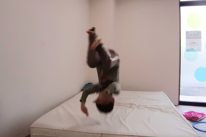 きのね　マットへジャンプ！