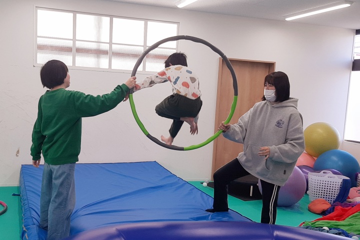 輪っかの中をくぐり抜けよう