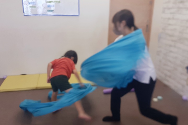 正中線と戦いごっこ