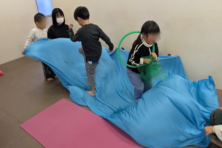 布を使ってあそぼう